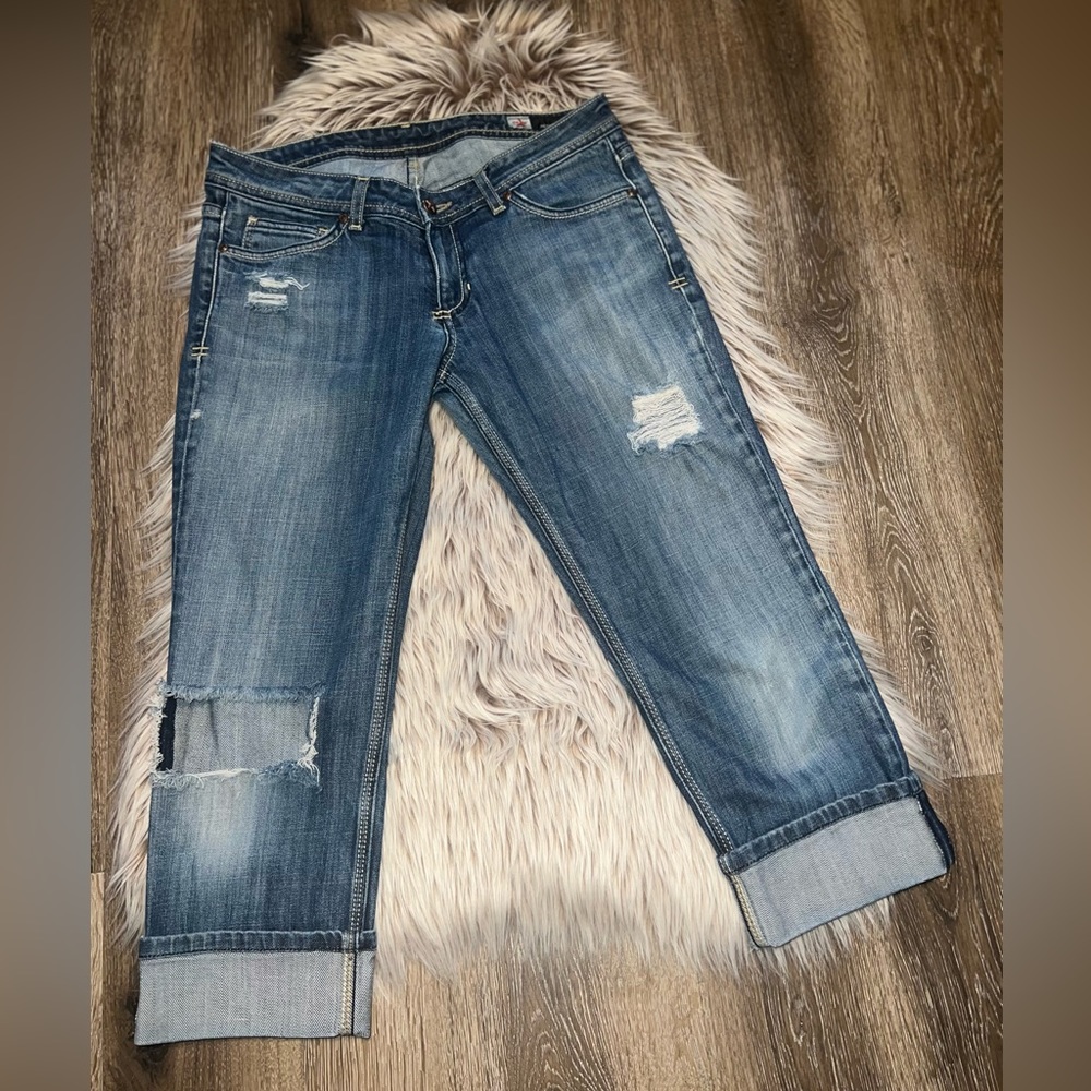 People’s liberation women’s distressed blue jeans capris
